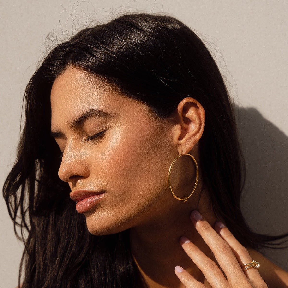 Central Knot Hoop Earring 18K Gold Plated