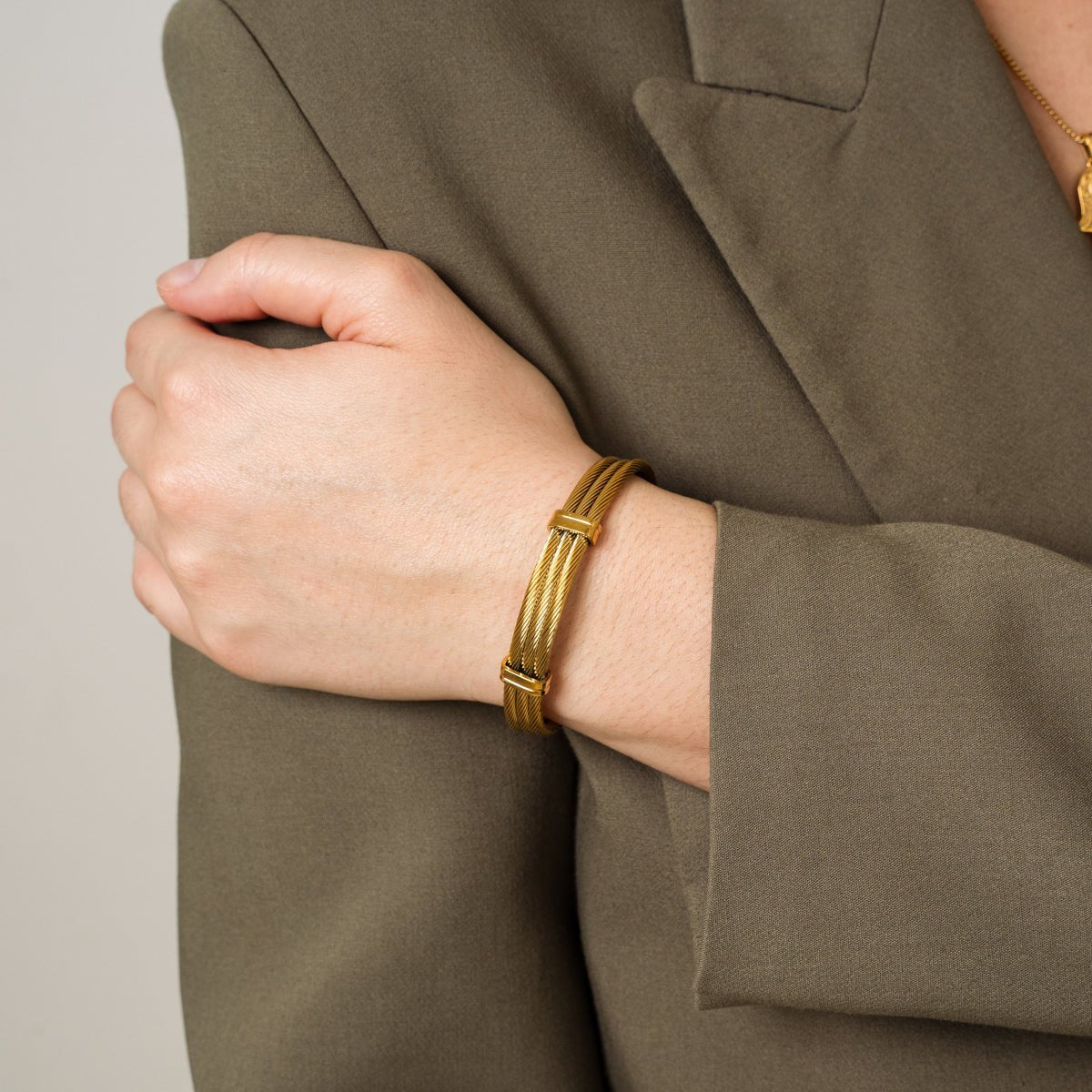 18K Gold Plated Wire Bracelet